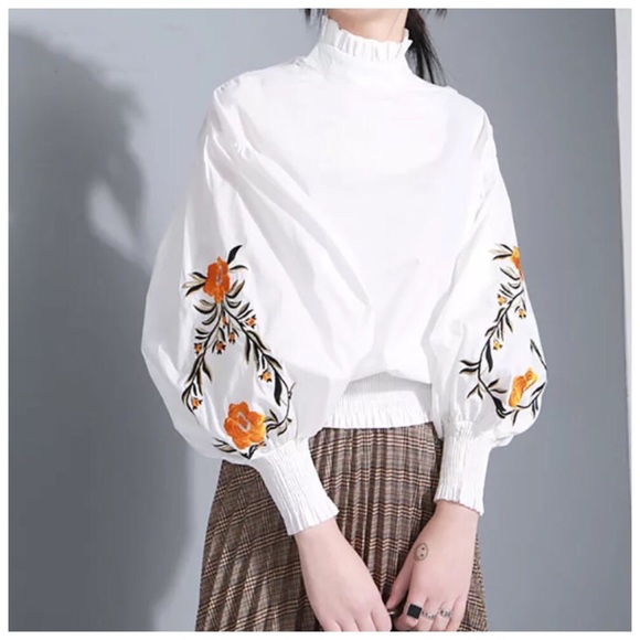 🍁White Embroidery Puff Sleeve Top - Picture 2 of 7
